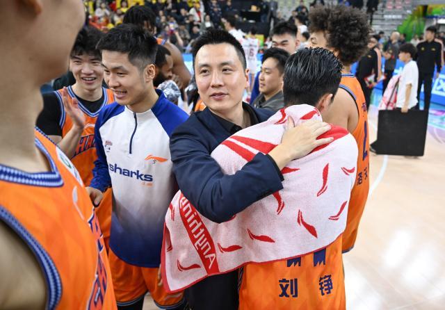 乐玩体育app下载-【观察】时隔24年，上海又将“鲨”回巅峰？